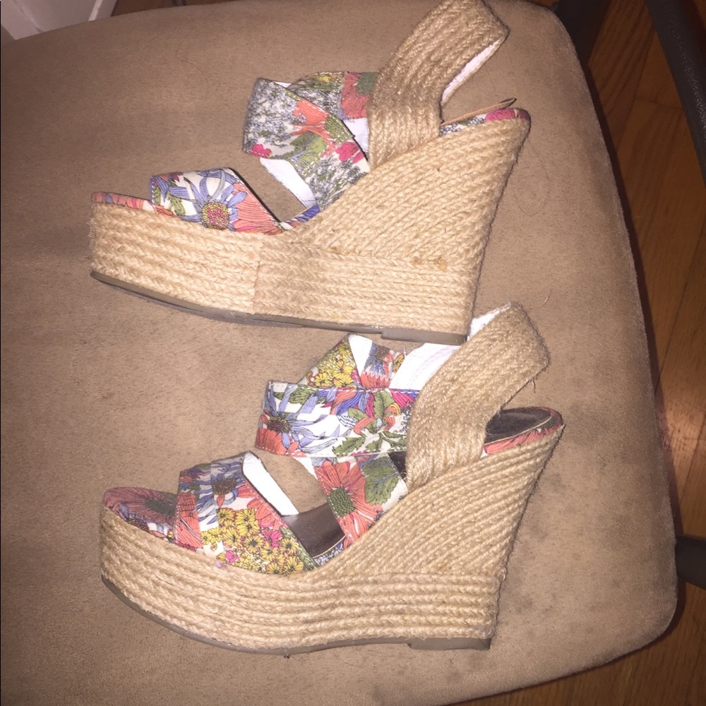Chanel-mix sandals